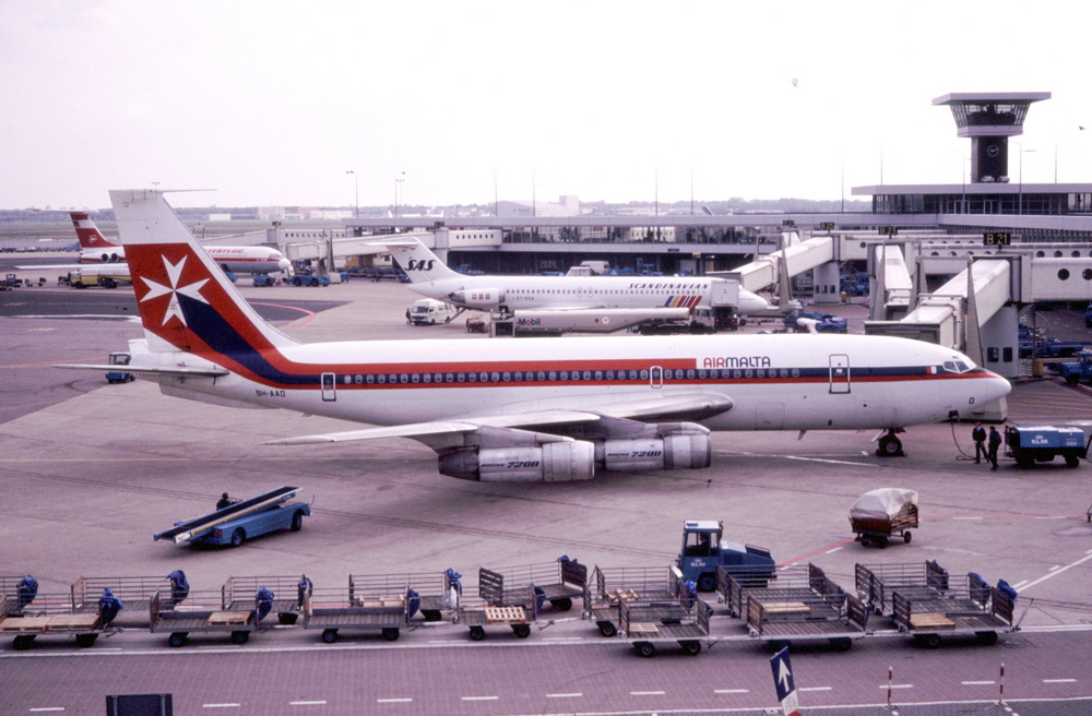 Boeing 720 photo